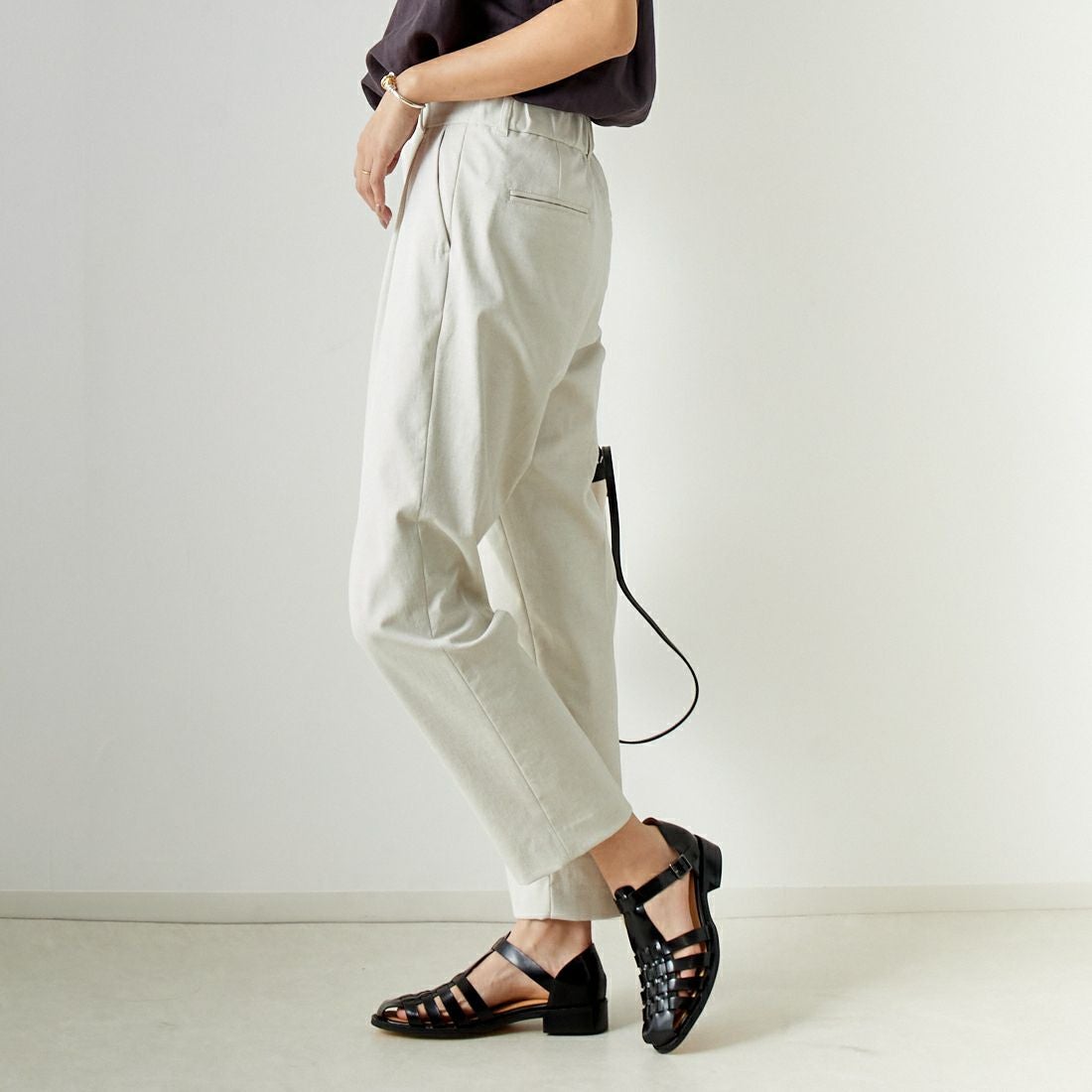 MICA&DEAL [マイカアンドディール] ワンタックパンツ [0124103036] L/BEIGE &&モデル身長：167cm 着用サイズ：38&&