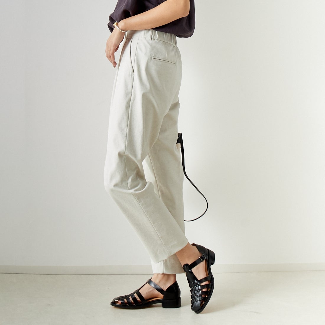 MICA&DEAL [マイカアンドディール] ワンタックパンツ [0124103036] L/BEIGE &&モデル身長：167cm 着用サイズ：38&&