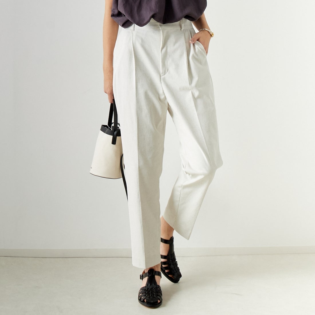 MICA&DEAL [マイカアンドディール] ワンタックパンツ [0124103036] L/BEIGE &&モデル身長：167cm 着用サイズ：38&&