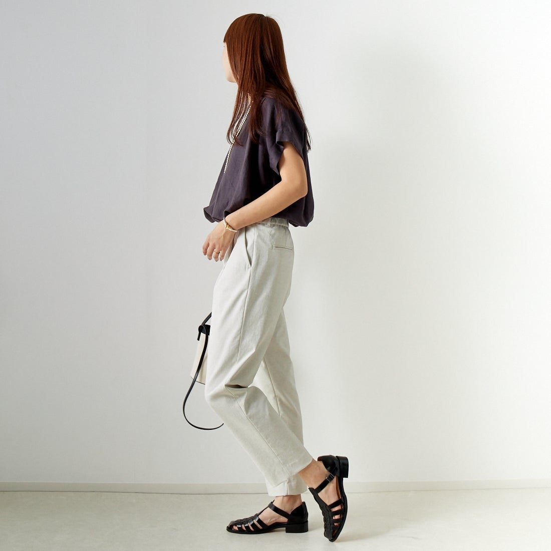 MICA&DEAL [マイカアンドディール] ワンタックパンツ [0124103036] L/BEIGE &&モデル身長：167cm 着用サイズ：38&&