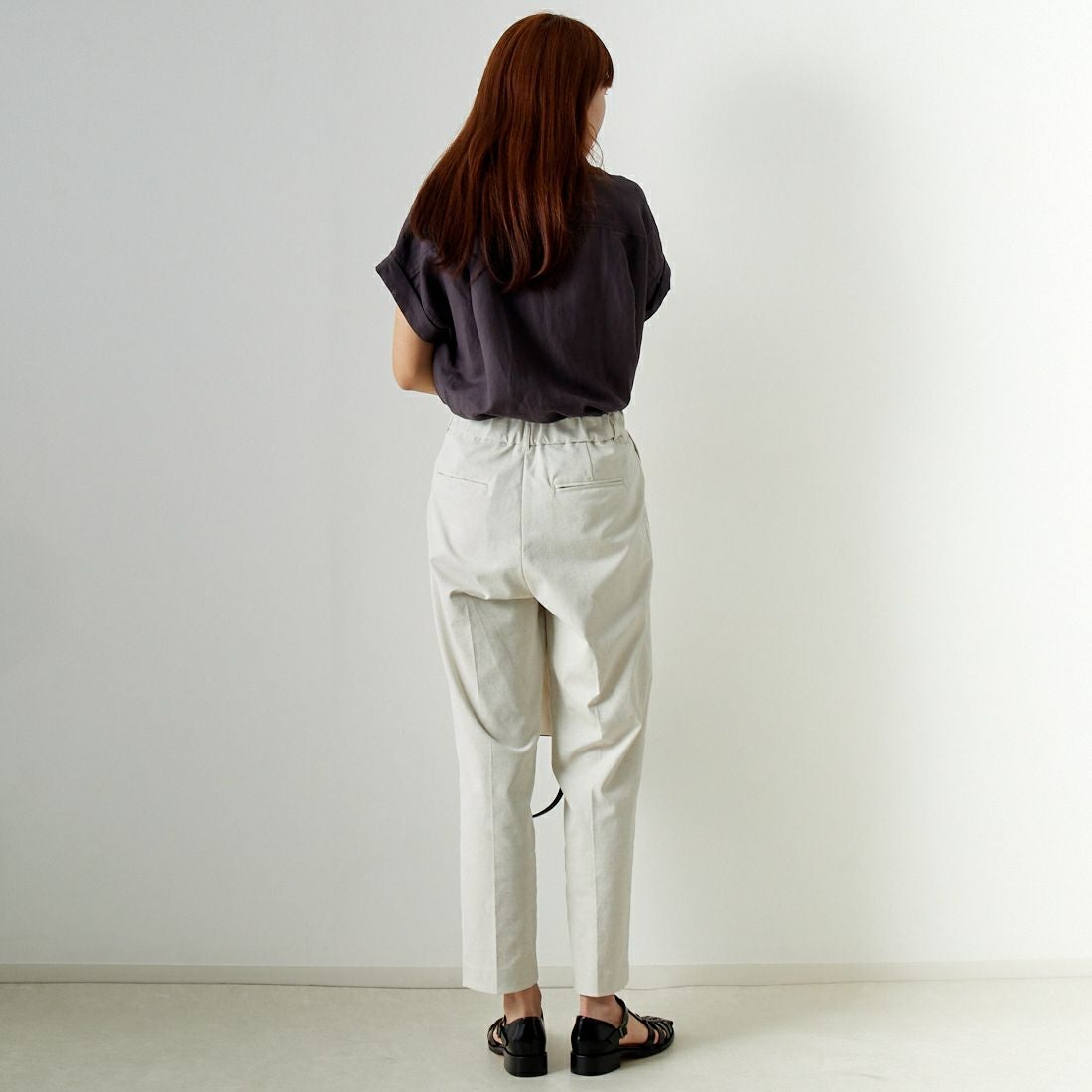 MICA&DEAL [マイカアンドディール] ワンタックパンツ [0124103036] L/BEIGE &&モデル身長：167cm 着用サイズ：38&&