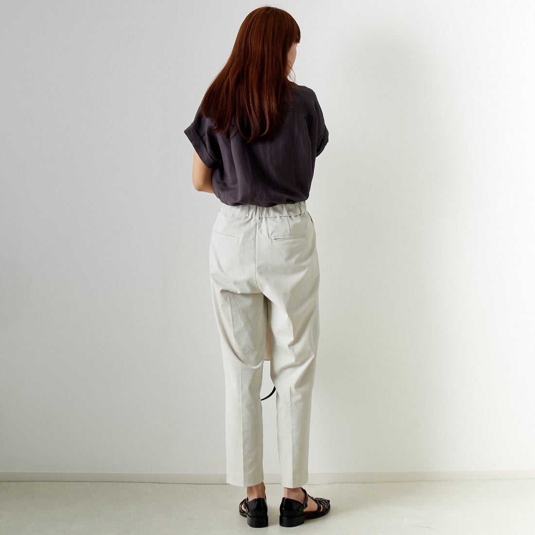 MICA&DEAL [マイカアンドディール] ワンタックパンツ [0124103036] L/BEIGE &&モデル身長：167cm 着用サイズ：38&&