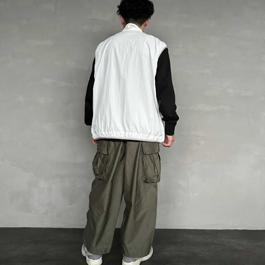 frostline [フロストライン] 別注 ナイロンベスト [FL6-VT-IN4-JF] OFF WHITE &&モデル身長：168cm 着用サイズ：L&&