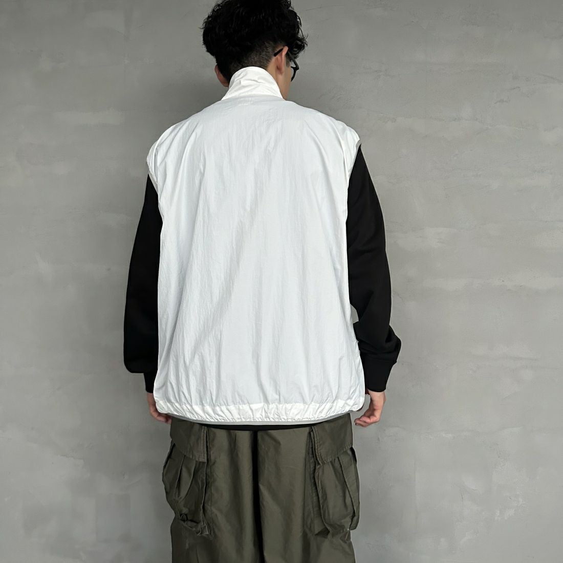 frostline [フロストライン] 別注 ナイロンベスト [FL6-VT-IN4-JF] OFF WHITE &&モデル身長：168cm 着用サイズ：L&&