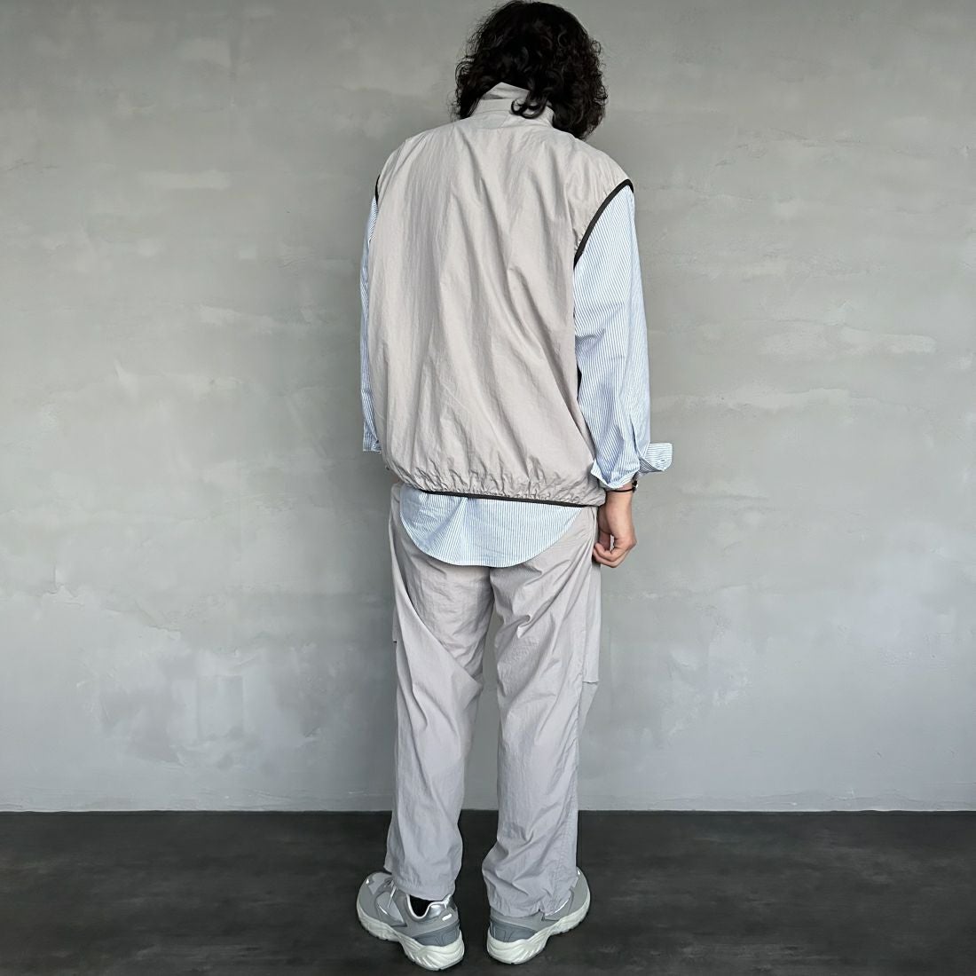 frostline [フロストライン] 別注 ナイロンベスト [FL6-VT-IN4-JF] GRAY &&モデル身長：173cm 着用サイズ：M&&