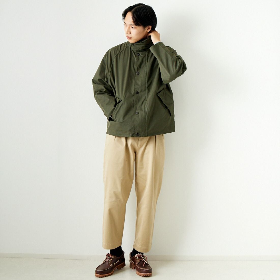 Barbour [バブアー] トランスポート ピーチスキンノンオイルドジャケット [MCA0931] SAGE &&モデル身長：179cm 着用サイズ：38&&