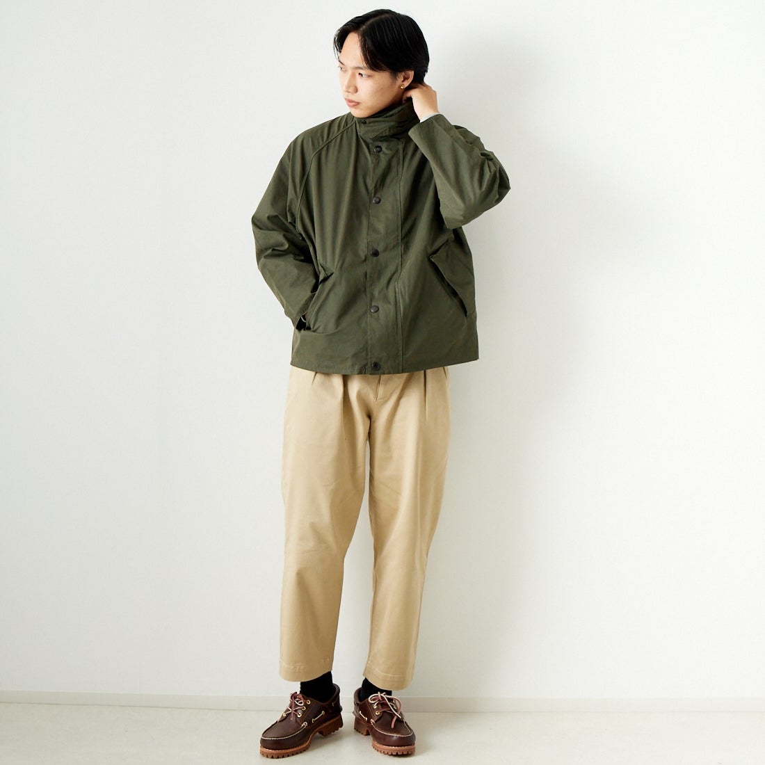 Barbour [バブアー] トランスポート ピーチスキンノンオイルドジャケット [MCA0931] SAGE &&モデル身長：179cm 着用サイズ：38&&