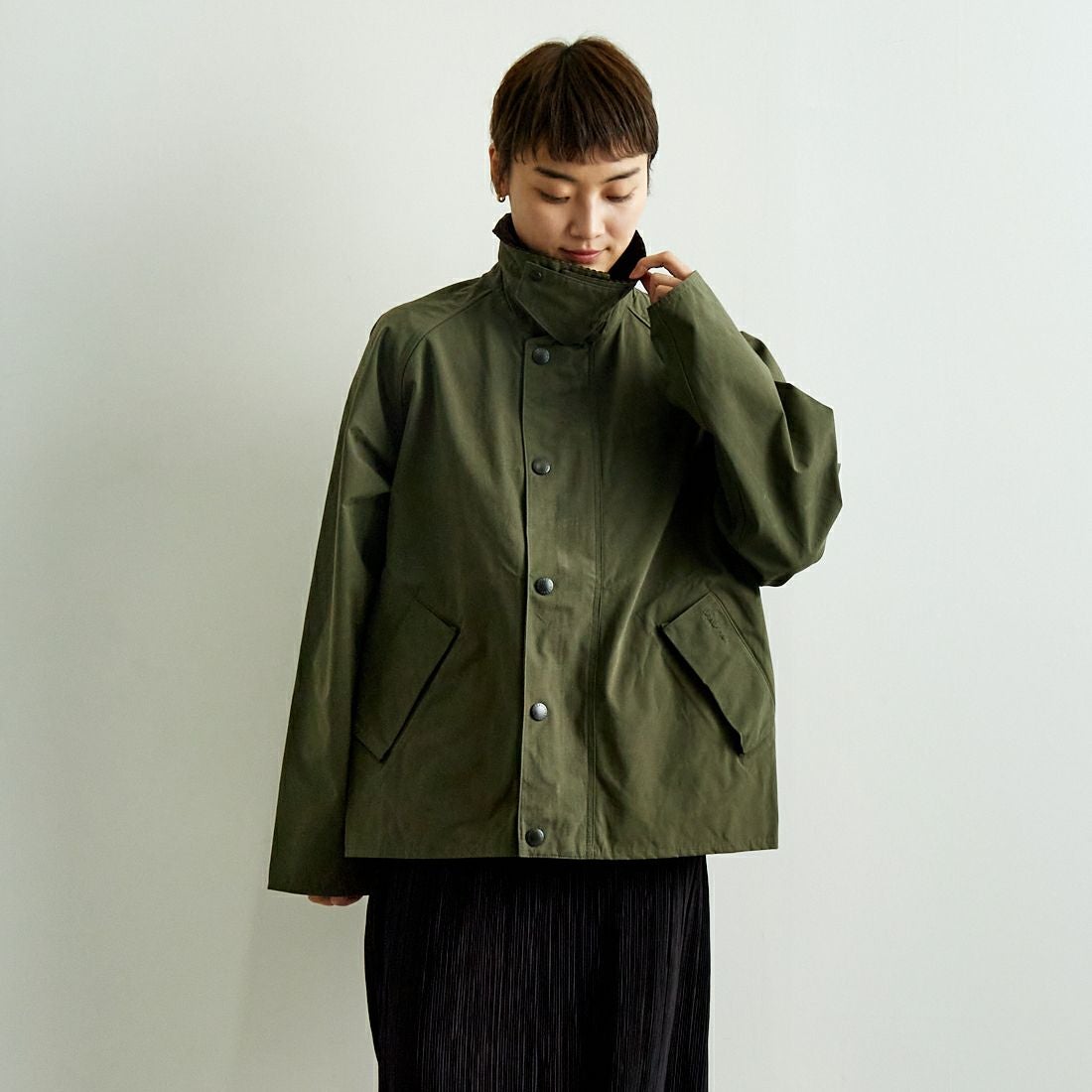 Barbour [バブアー] トランスポート ピーチスキンノンオイルドジャケット [MCA0931] SAGE &&モデル身長：160cm 着用サイズ：36&&