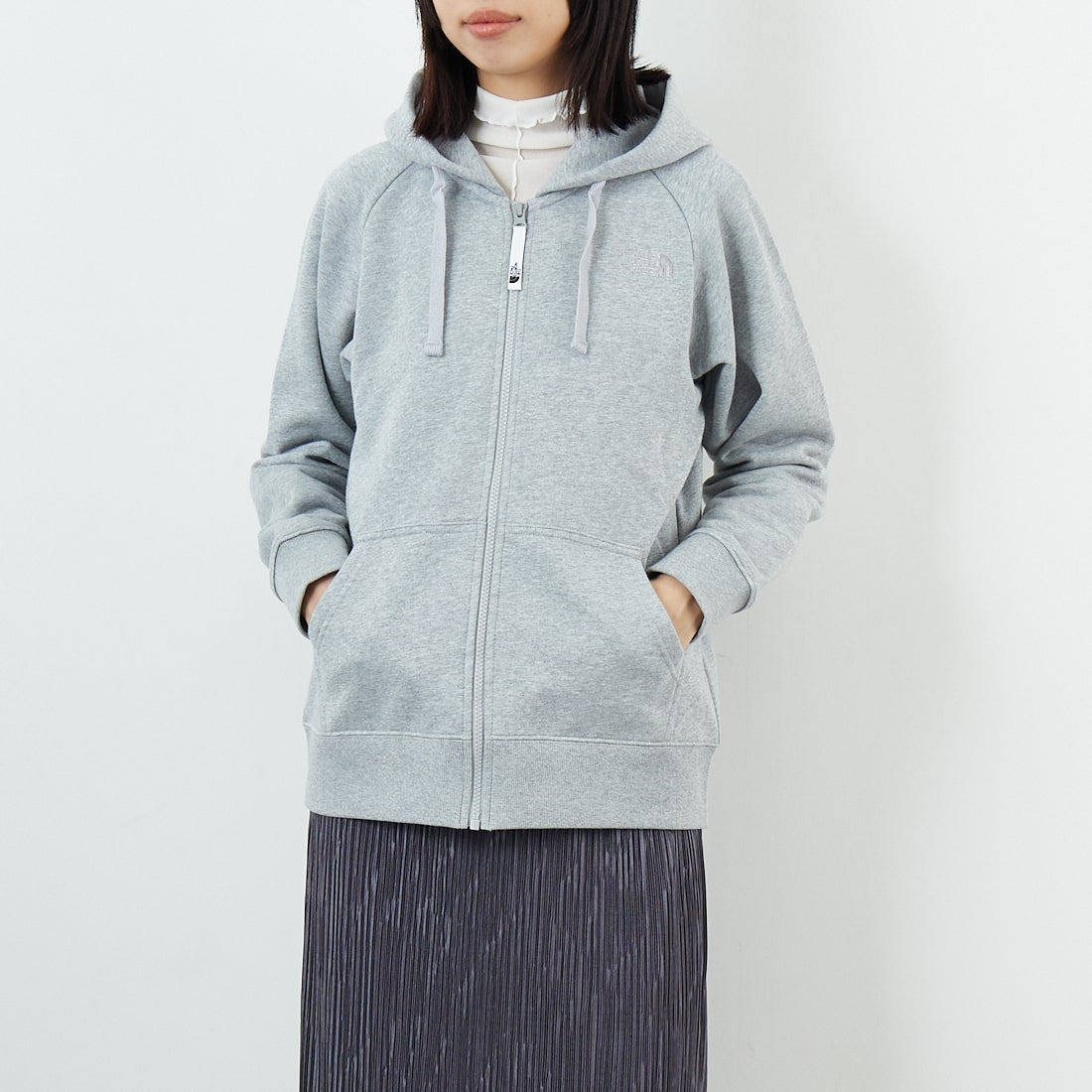 THE NORTH FACE [ザ ノースフェイス] リアビューフルジップフーディ [NTW12442] ZZ &&モデル身長：162cm 着用サイズ：M&&
