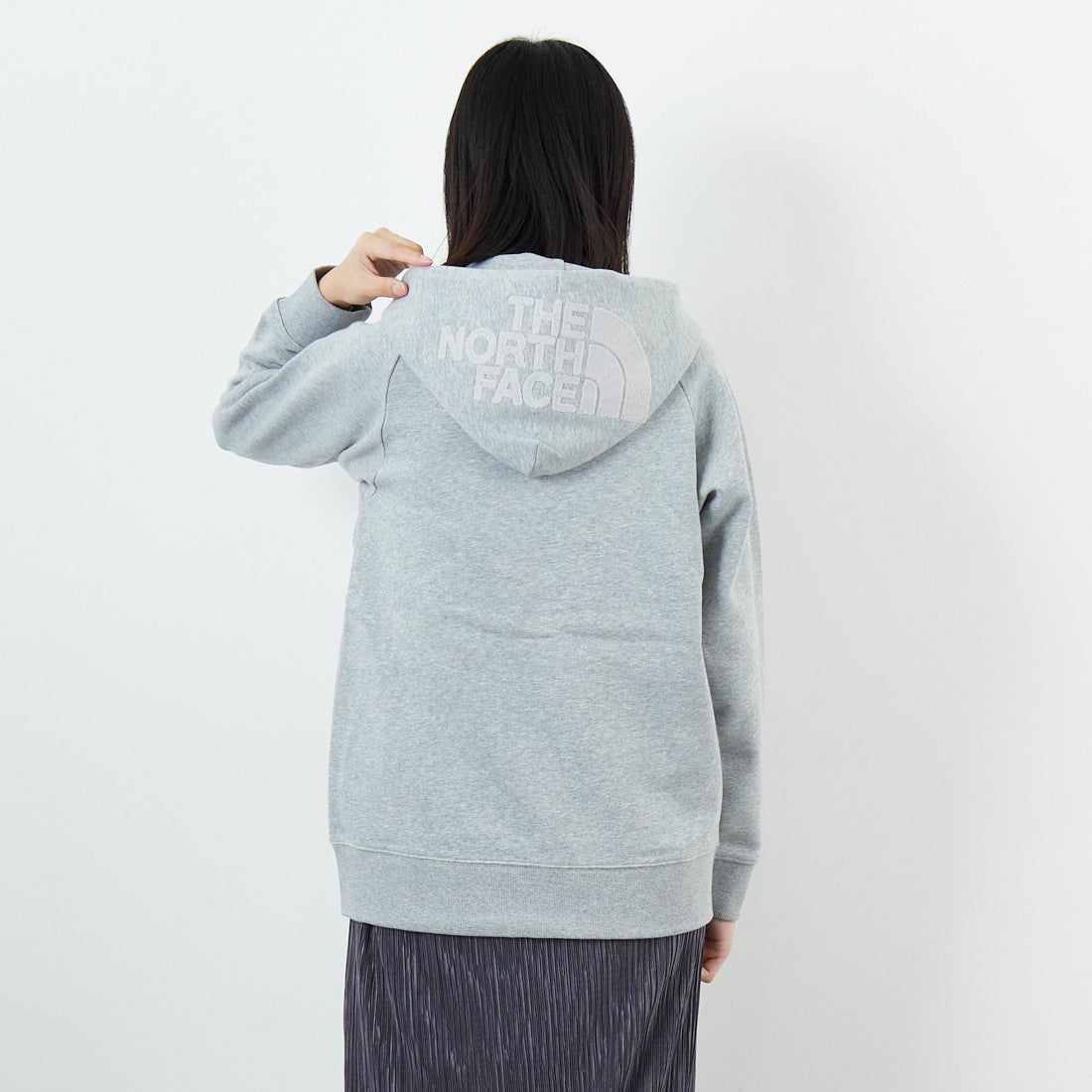 THE NORTH FACE [ザ ノースフェイス] リアビューフルジップフーディ [NTW12442] ZZ &&モデル身長：162cm 着用サイズ：M&&