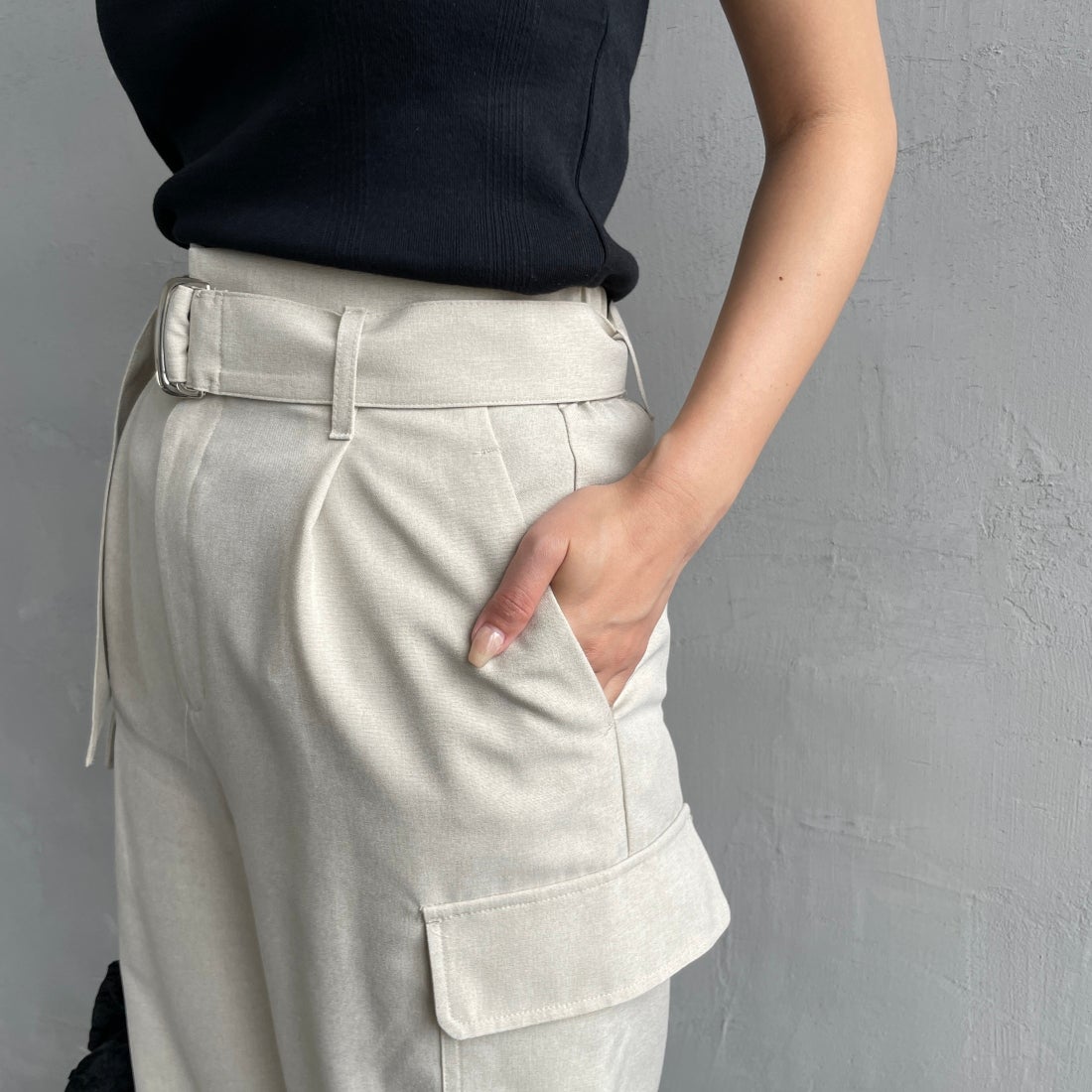 Jeans Factory Clothes [ジーンズファクトリークローズ] ベルト付き サイドカーゴポケットワイドパンツ [21241060] 032 ｴｸﾘｭ &&モデル身長：163cm 着用サイズ：36&&