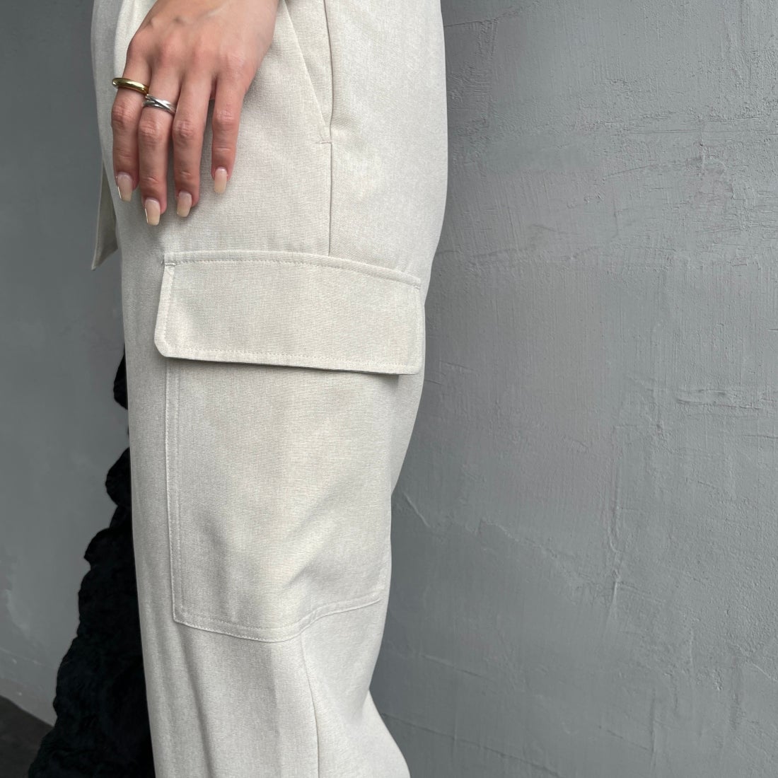 Jeans Factory Clothes [ジーンズファクトリークローズ] ベルト付き サイドカーゴポケットワイドパンツ [21241060] 032 ｴｸﾘｭ &&モデル身長：163cm 着用サイズ：36&&