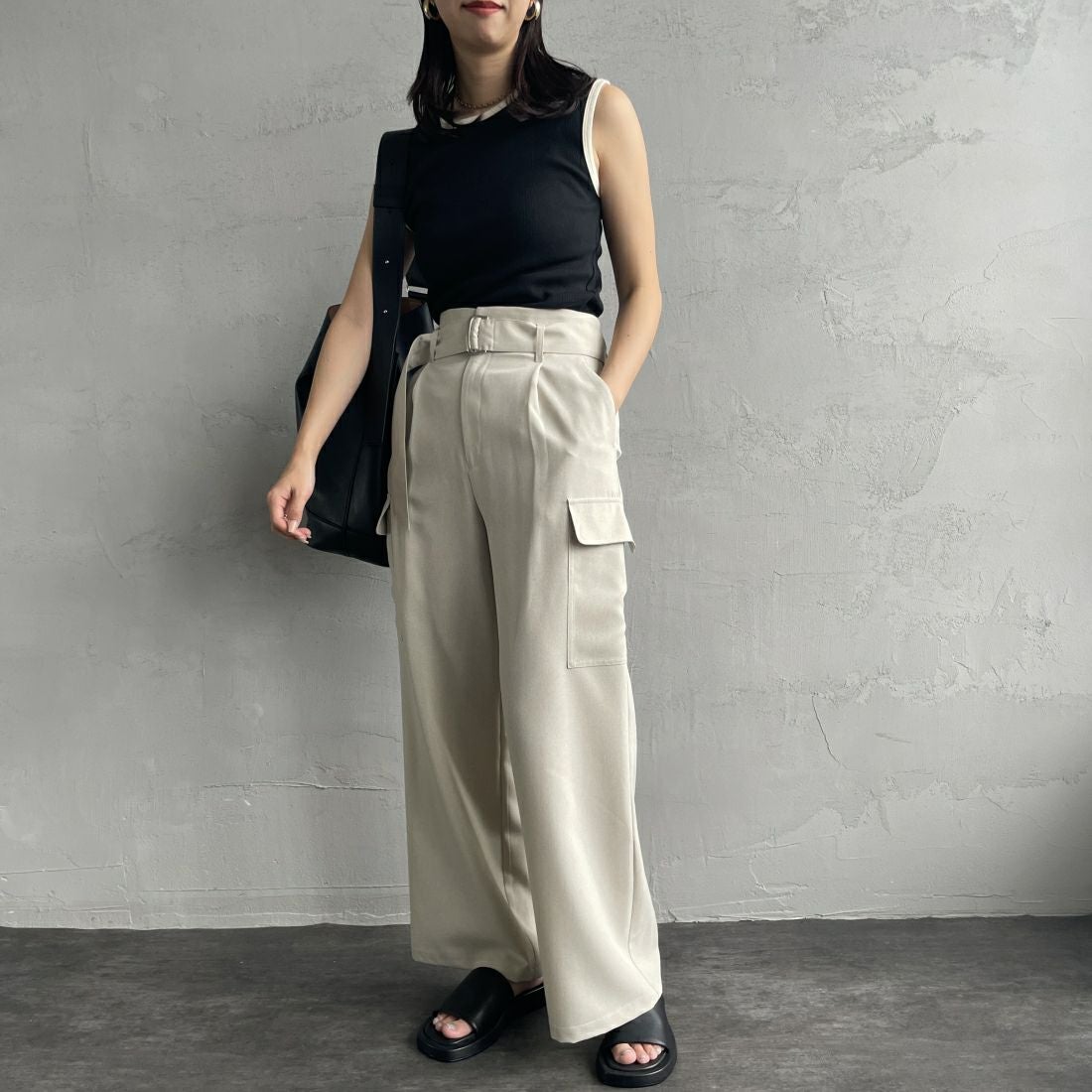 Jeans Factory Clothes [ジーンズファクトリークローズ] ベルト付き サイドカーゴポケットワイドパンツ [21241060] 032 ｴｸﾘｭ &&モデル身長：163cm 着用サイズ：38&&