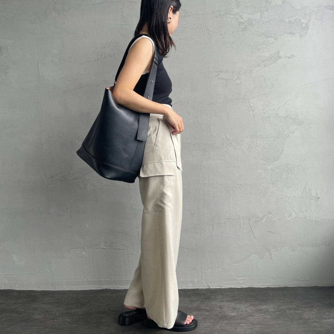 Jeans Factory Clothes [ジーンズファクトリークローズ] ベルト付き サイドカーゴポケットワイドパンツ [21241060] 032 ｴｸﾘｭ &&モデル身長：163cm 着用サイズ：38&&