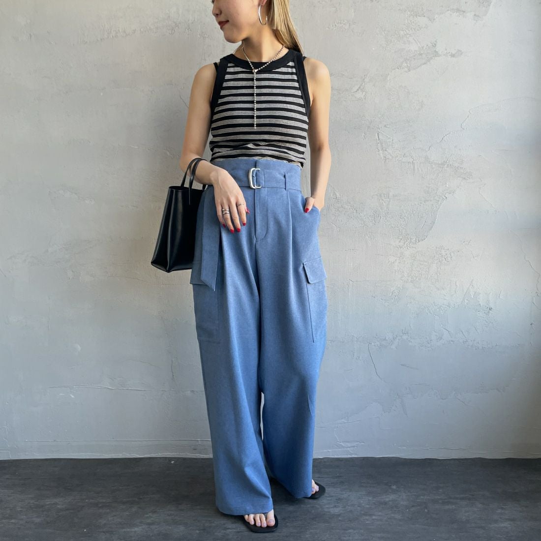 Jeans Factory Clothes [ジーンズファクトリークローズ] ベルト付き サイドカーゴポケットワイドパンツ [21241060] 070 ﾌﾞﾙｰ &&モデル身長：156cm 着用サイズ：36&&