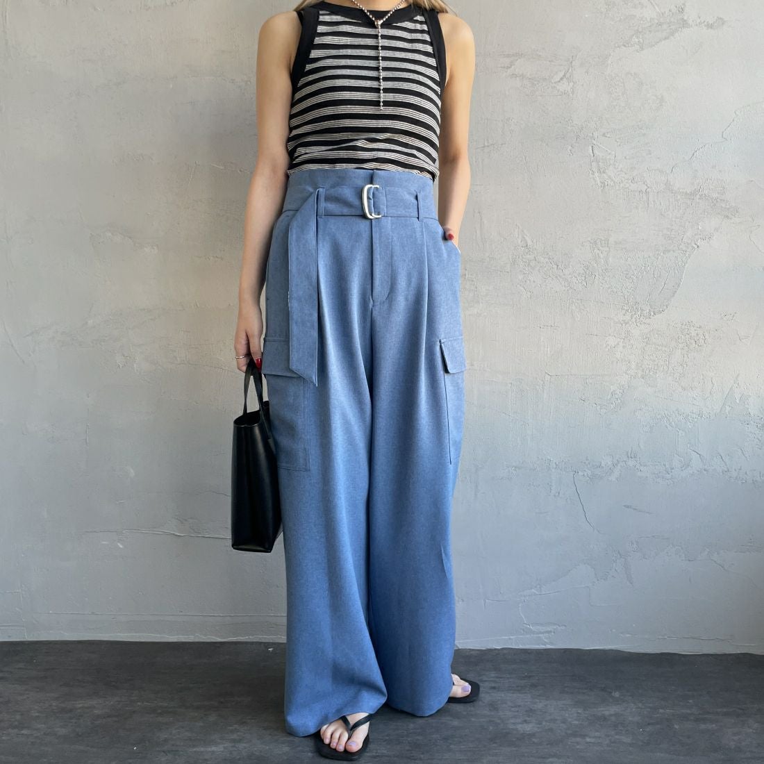 Jeans Factory Clothes [ジーンズファクトリークローズ] ベルト付き サイドカーゴポケットワイドパンツ [21241060] 070 ﾌﾞﾙｰ &&モデル身長：156cm 着用サイズ：36&&