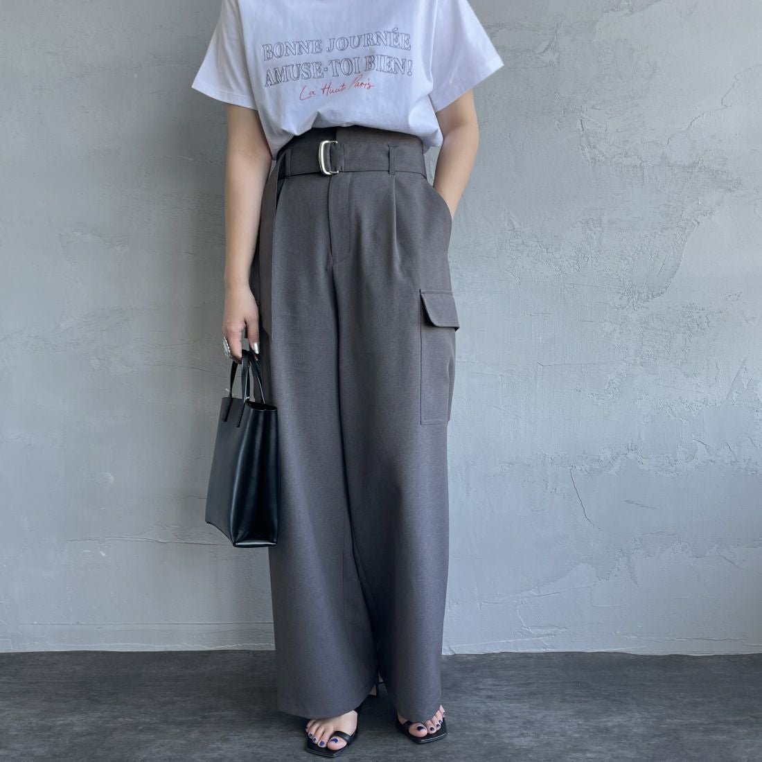 Jeans Factory Clothes [ジーンズファクトリークローズ] ベルト付き サイドカーゴポケットワイドパンツ [21241060] 003 ﾁｬｺｰﾙ &&モデル身長：156cm 着用サイズ：38&&