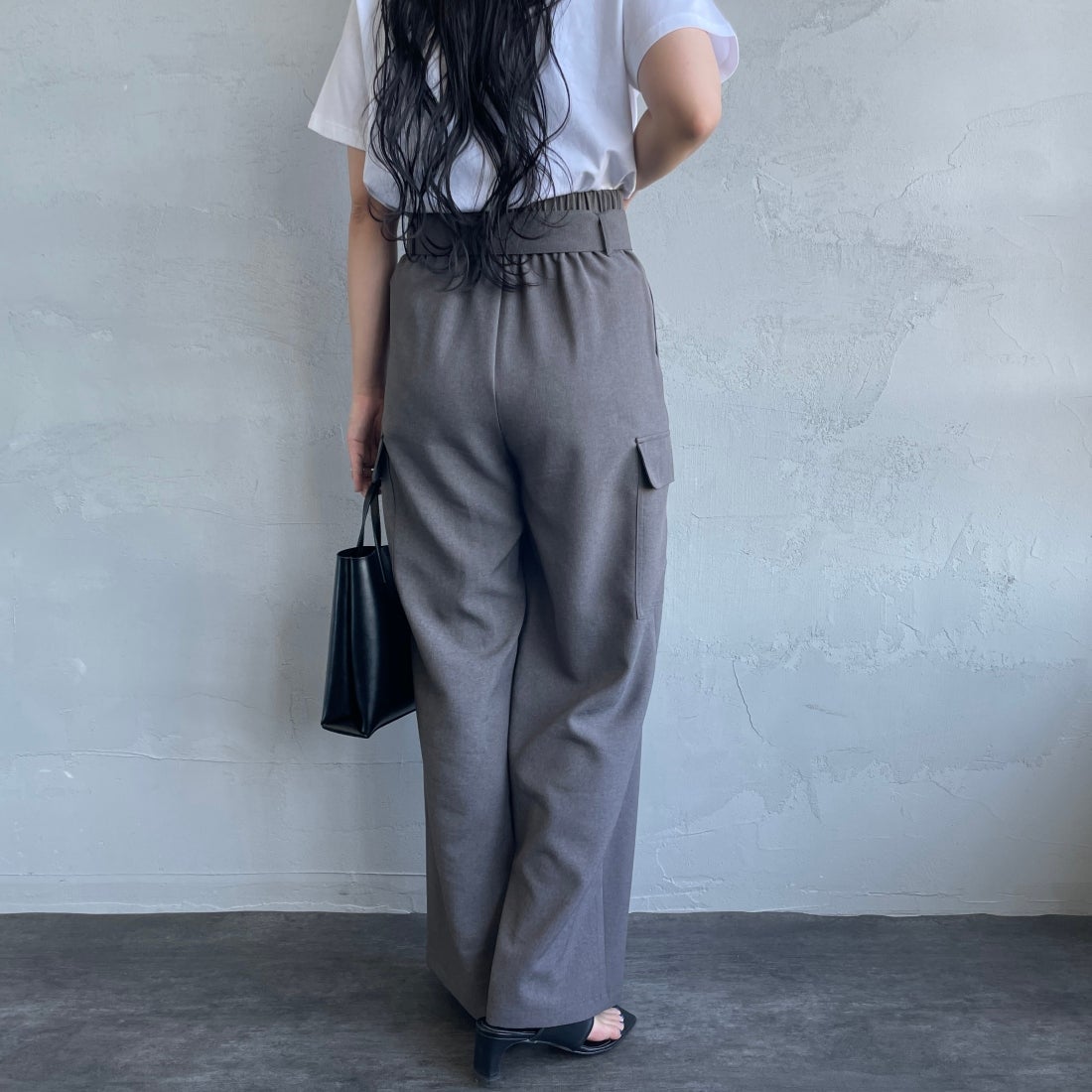 Jeans Factory Clothes [ジーンズファクトリークローズ] ベルト付き サイドカーゴポケットワイドパンツ [21241060] 003 ﾁｬｺｰﾙ &&モデル身長：156cm 着用サイズ：38&&