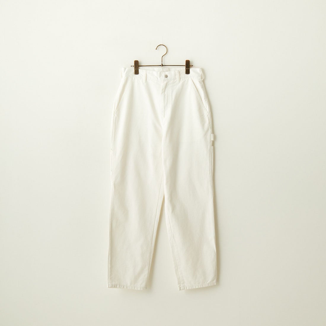 09 WHITE