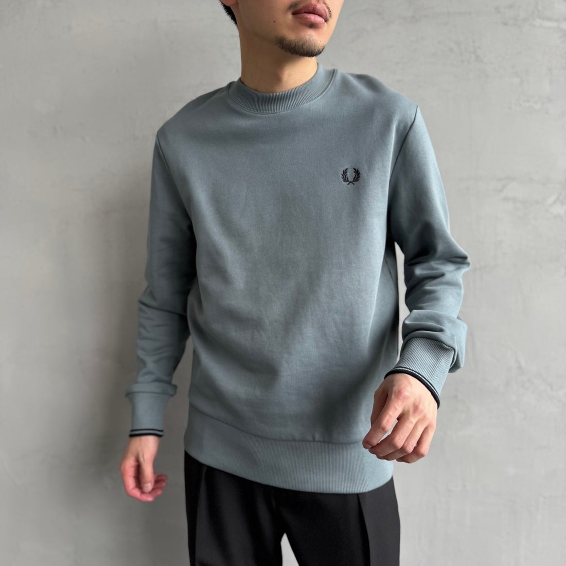 FRED PERRY [フレッドペリー] ワンポイント刺繍 クルーネック