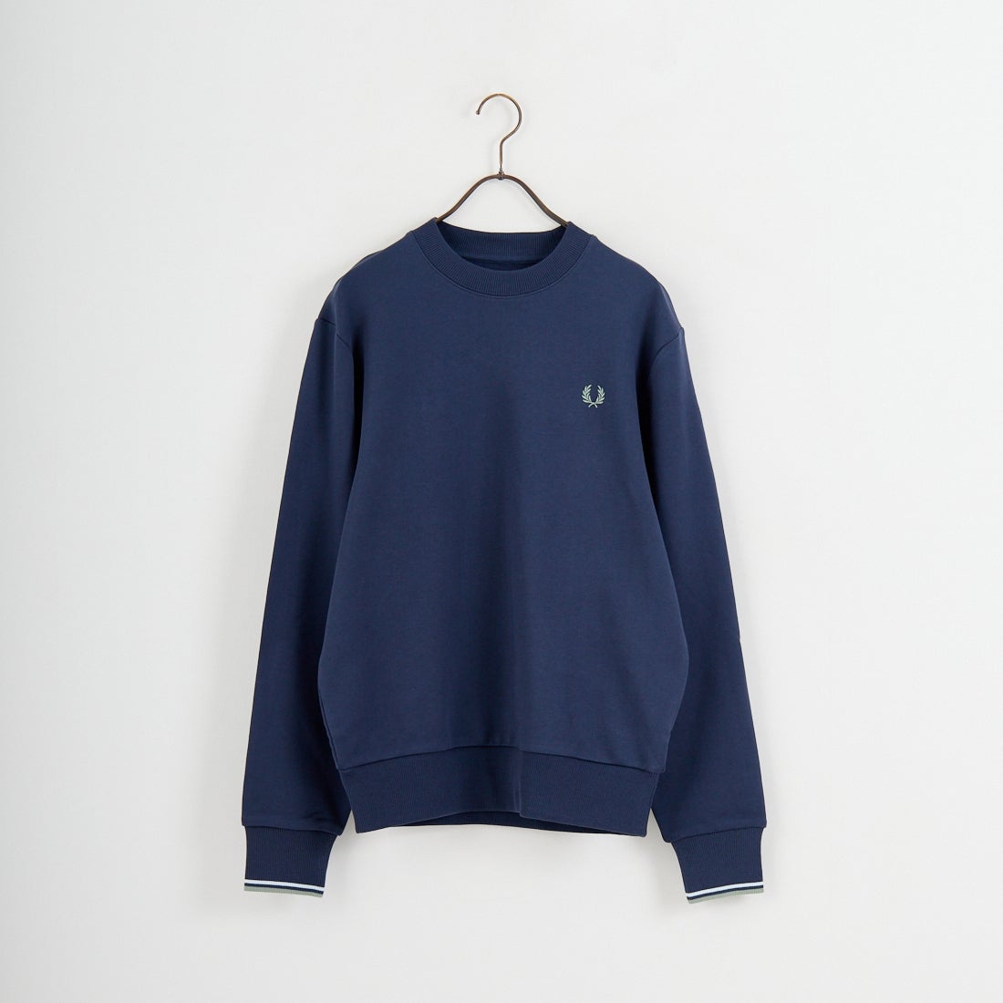 フレッドペリー　ワンポイント　クルーネックスウェット ネイビー＆ブラウン刺繍 FRED PERRY [フレッドペリー] ワンポイント刺繍 クルーネック