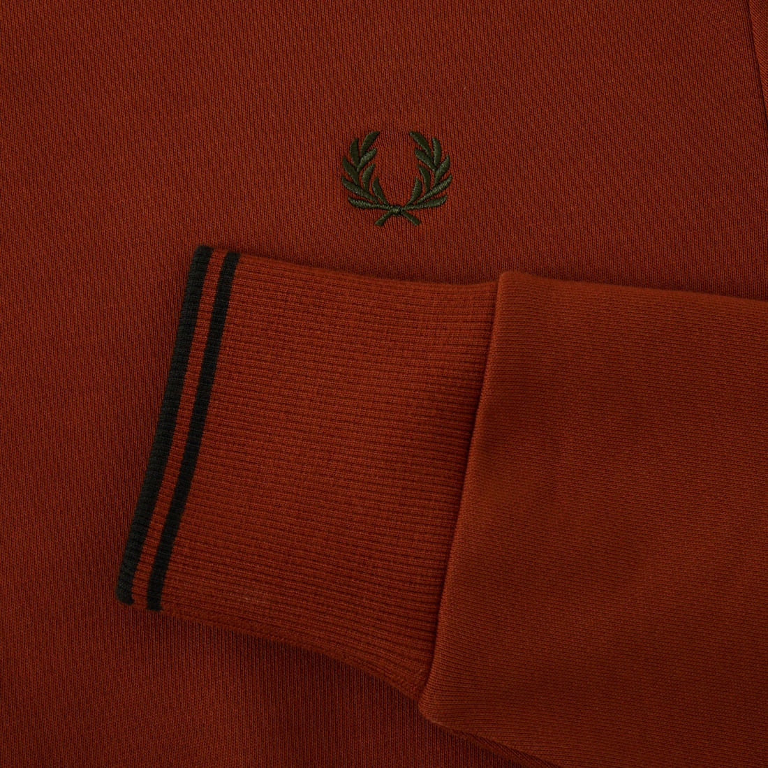 FRED PERRY [フレッドペリー] ワンポイント刺繍 クルーネックスウェット [M7535] 81C BRNDY/