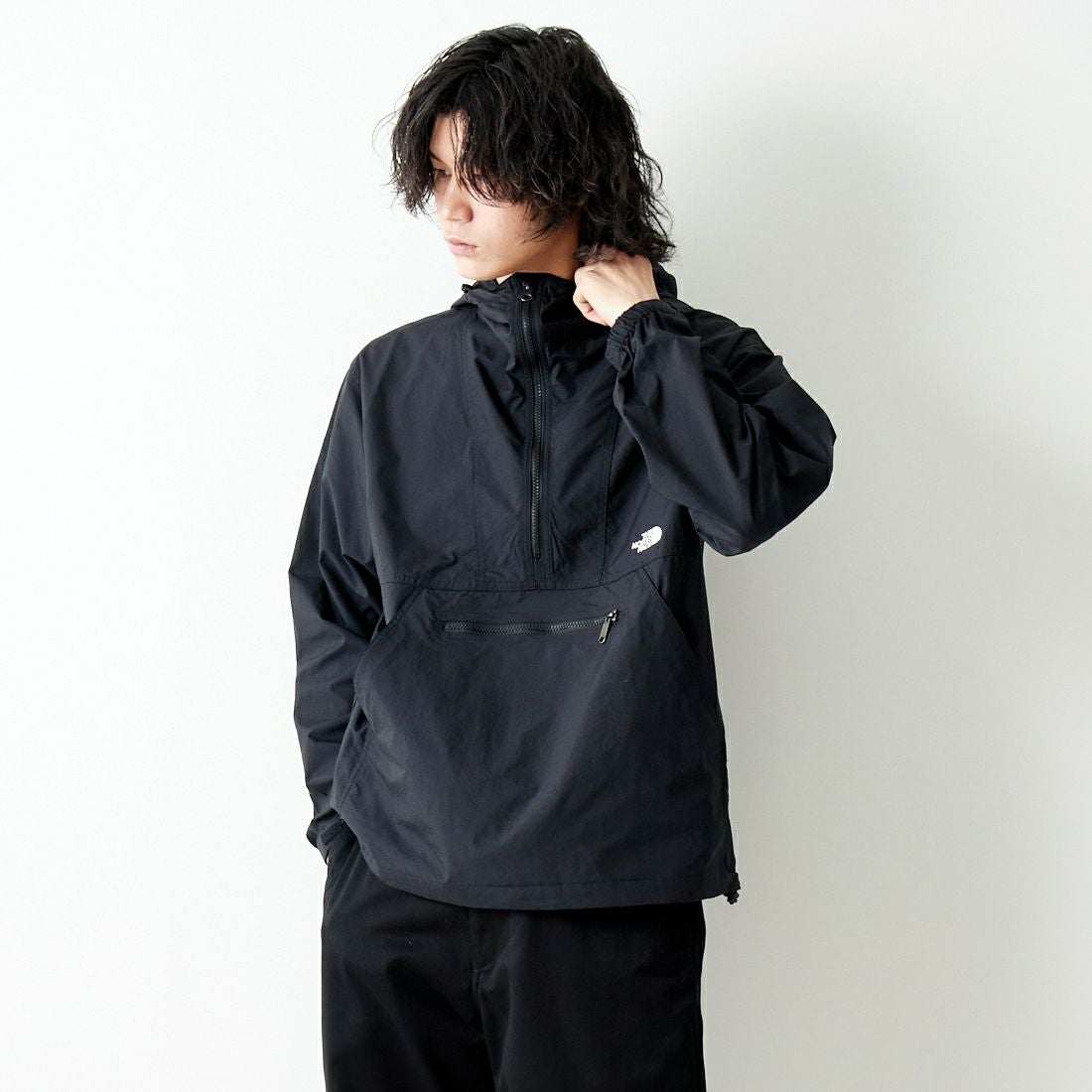THE NORTH FACE [ザ ノースフェイス] コンパクトアノラック [NP22333] K &&モデル身長：182cm 着用サイズ L&&