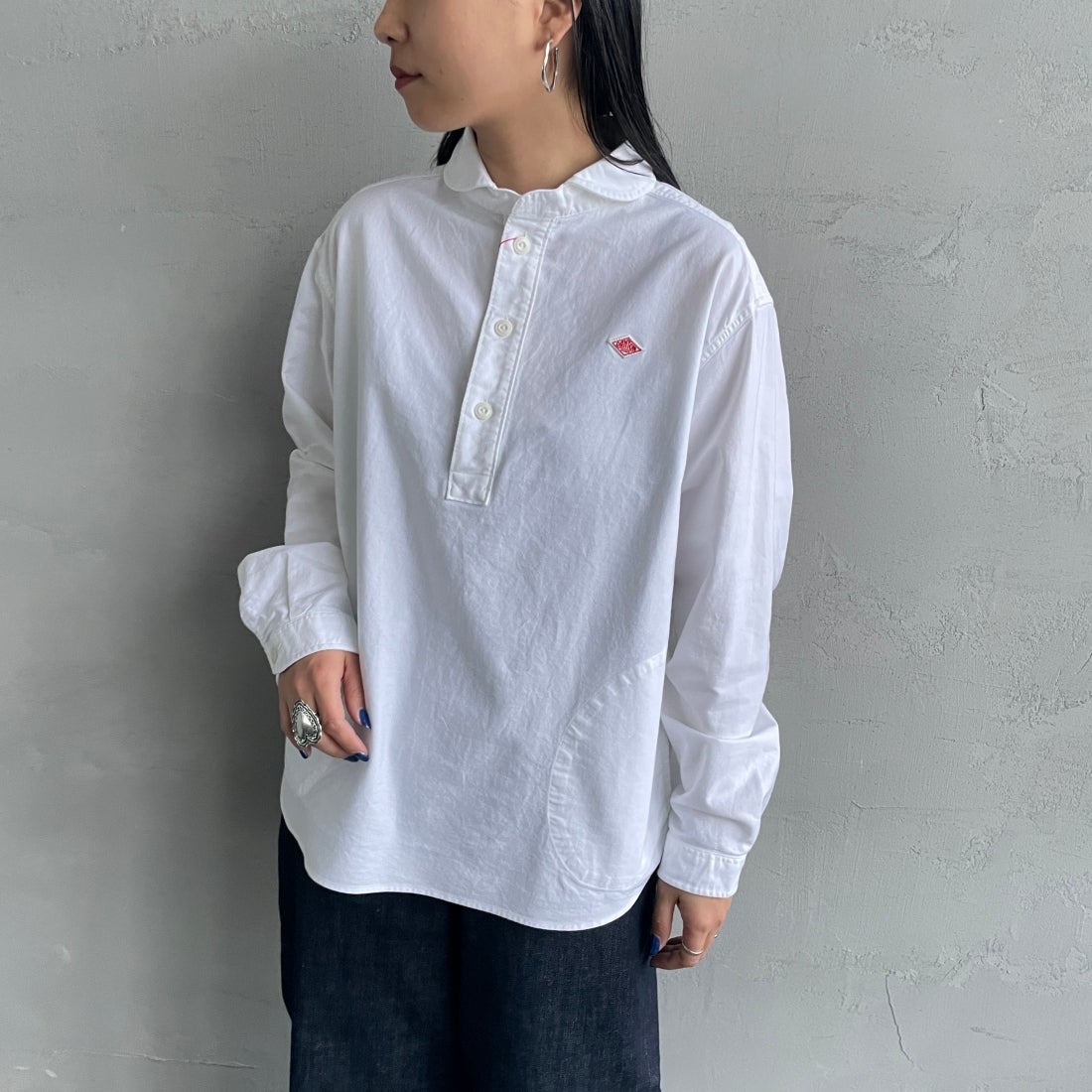 DANTON [ダントン] オックスフォード ラウンドカラーシャツ [DT-B0281SOX] WHITE &&モデル身長：156cm 着用サイズ：38&&