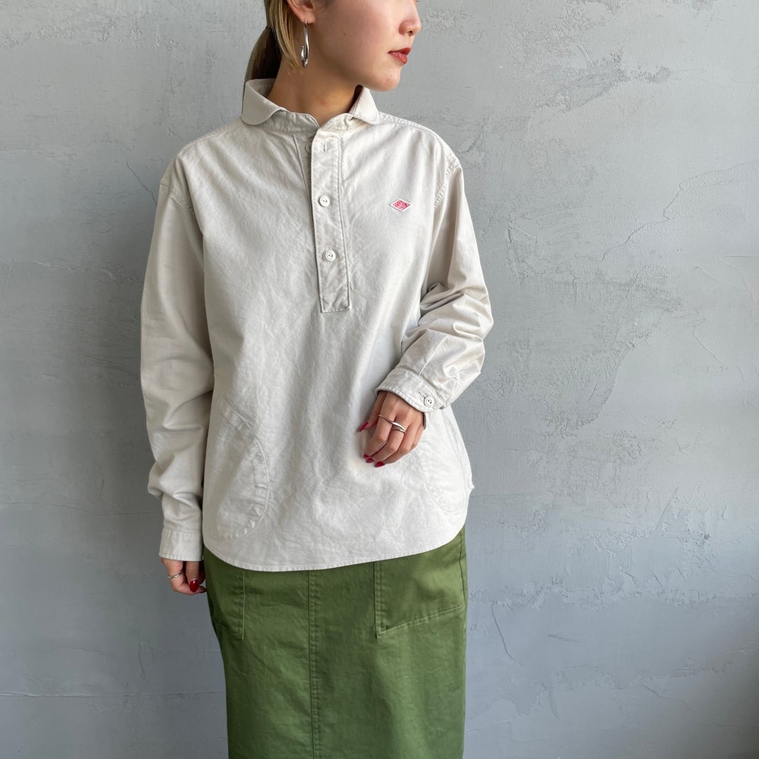 DANTON [ダントン] オックスフォード ラウンドカラーシャツ [DT-B0281SOX] OYSTER &&モデル身長：156cm 着用サイズ：36&&