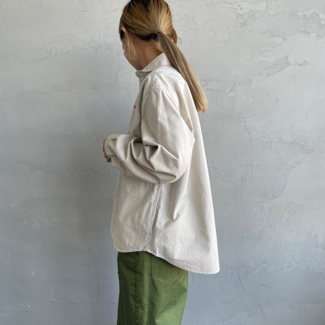 DANTON [ダントン] オックスフォード ラウンドカラーシャツ [DT-B0281SOX] OYSTER &&モデル身長：156cm 着用サイズ：36&&