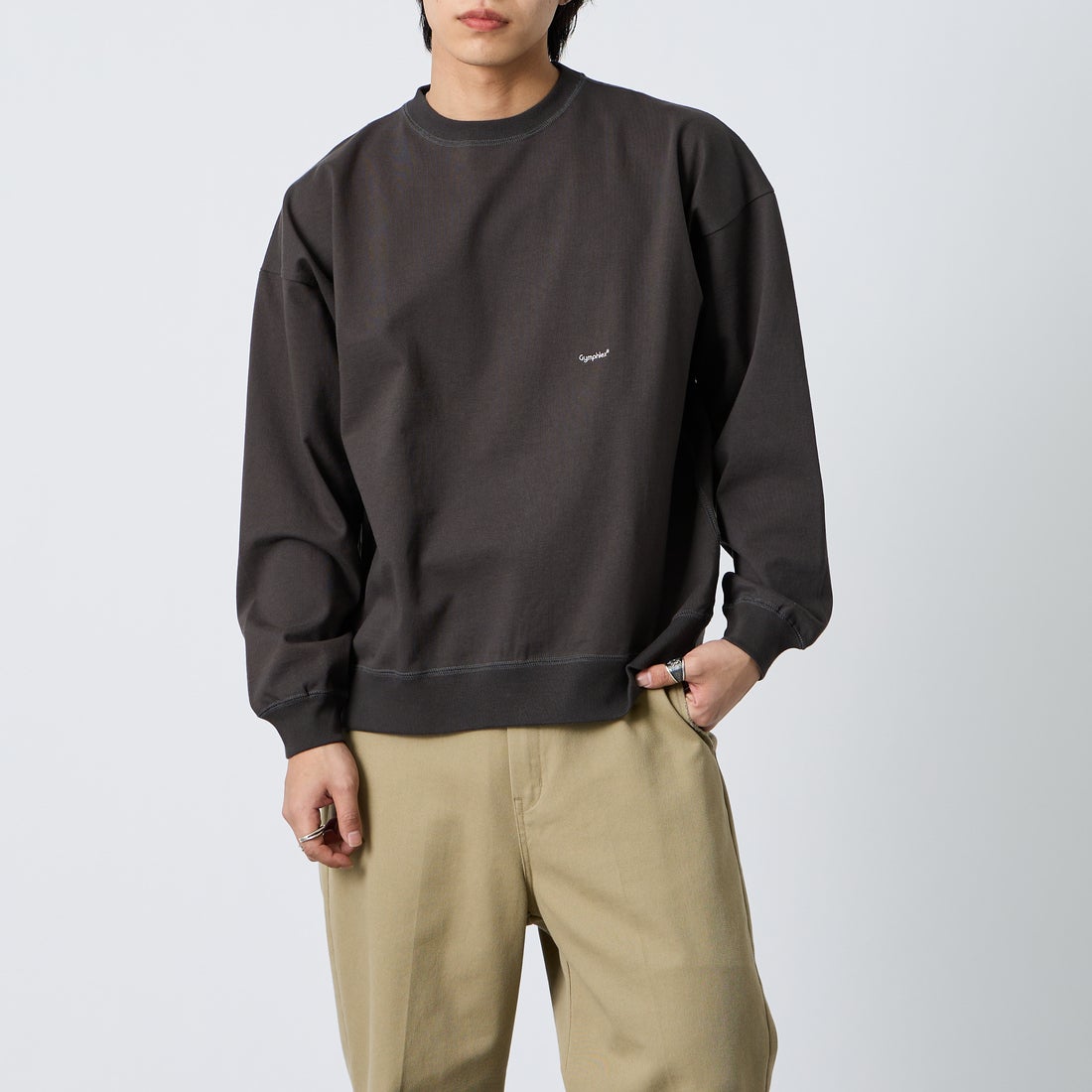 Gymphlex [ジムフレックス] ロゴ刺繍 ロングスリーブTシャツ [GY-C0102HWJ] CHARCOAL &&モデル身長：179cm 着用サイズ：M&&