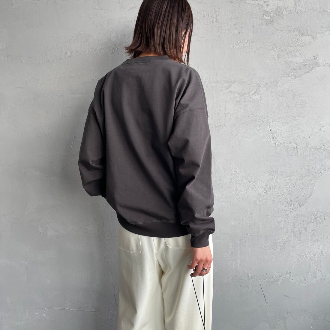 Gymphlex [ジムフレックス] ロゴ刺繍 ロングスリーブTシャツ [GY-C0102HWJ] CHARCOAL &&モデル身長：159cm 着用サイズ：XS&&