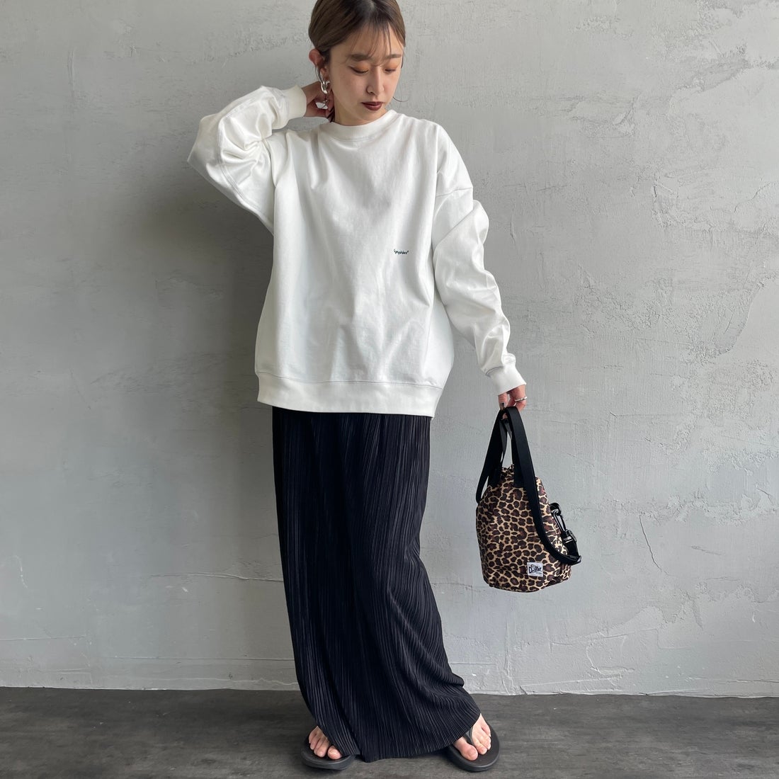 Gymphlex [ジムフレックス] ロゴ刺繍 ロングスリーブTシャツ [GY-C0102HWJ] OFF WHITE &&モデル身長：150cm 着用サイズ：XS&&