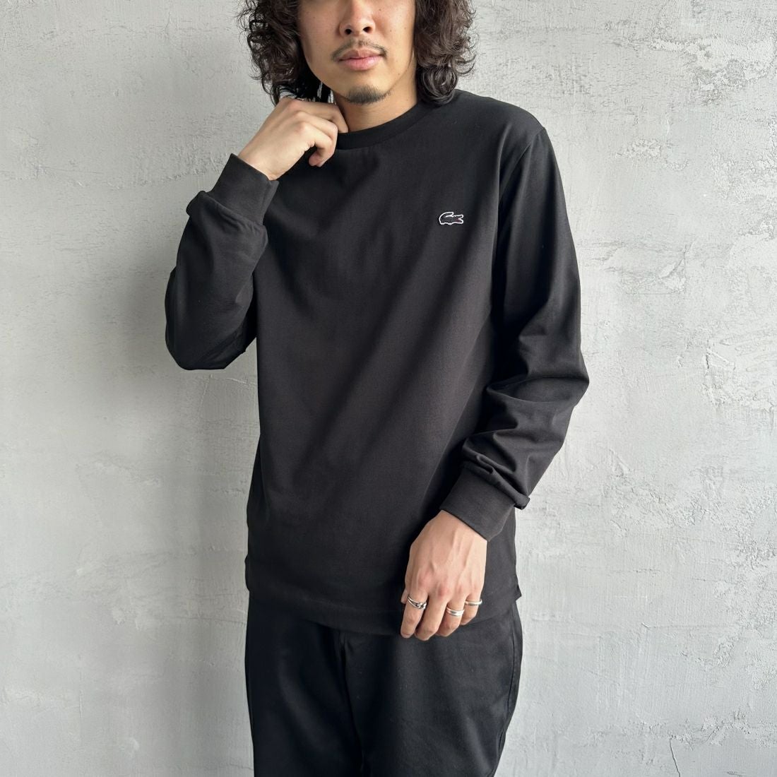 LACOSTE [ラコステ] ベーシックロングスリーブTシャツ [TH5583] 031 BLACK &&モデル身長：173cm 着用サイズ：4&&