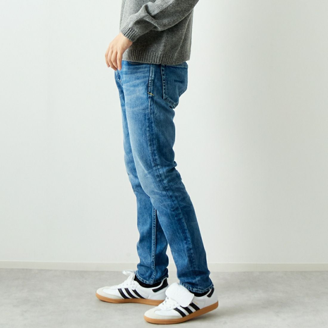 YANUK [ヤヌーク] スリムテーパード VINCENT2/ヴィンセント2 [57241001] OBL &&モデル身長：179cm 着用サイズ：29&&