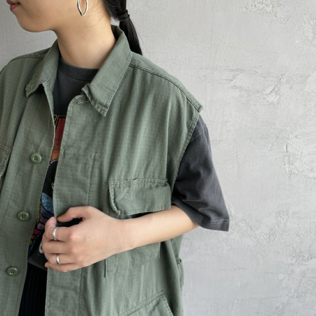ROTHCO [ロスコ] BDUノースリーブシャツジャケット [BDSH-NOSLEEVE] OLIVE&&モデル身長：156cm 着用サイズ：L&&