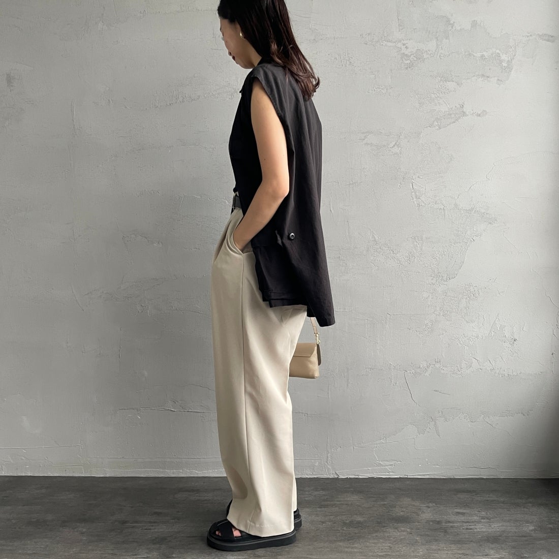 ROTHCO [ロスコ] BDUノースリーブシャツジャケット [BDSH-NOSLEEVE] BLACK&&モデル身長：163cm 着用サイズ：L&&