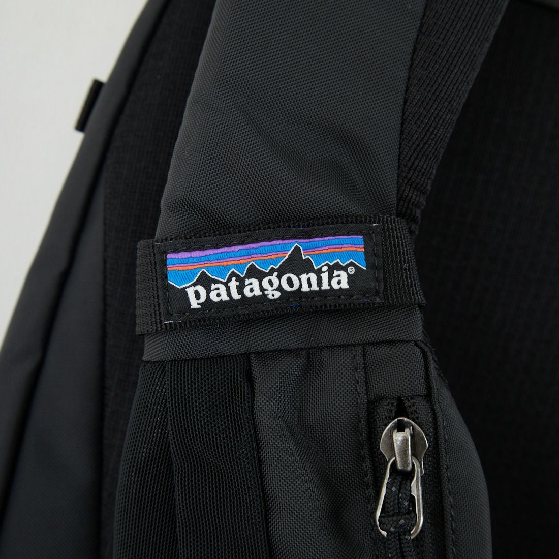 patagonia [パタゴニア] アトム スリング8L [48262] BLK