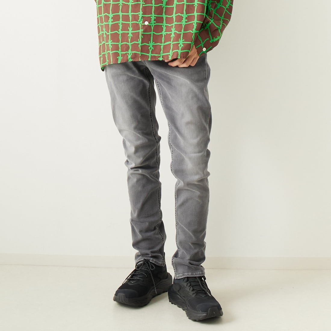 LIGHT GREY&&モデル身長：182cm 着用サイズ：29&&