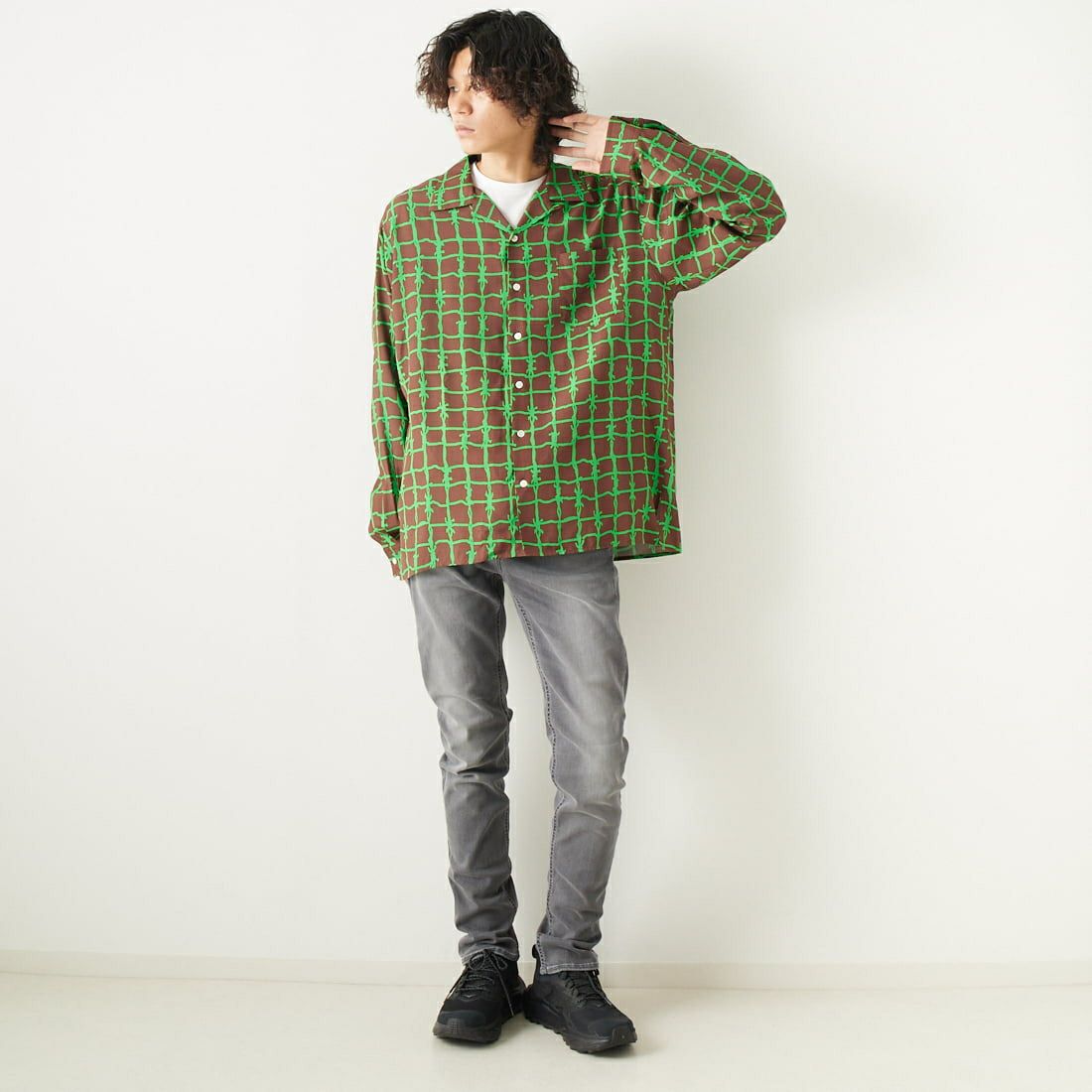 DENHAM [デンハム] スリムフィットジーンズ RAZOR [RAZOR-BLFM6YG] LIGHT GREY &&モデル身長：182cm 着用サイズ：29&&