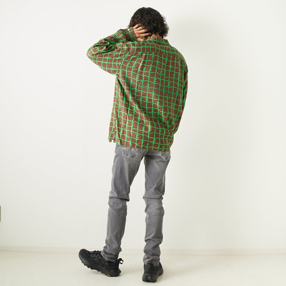 DENHAM [デンハム] スリムフィットジーンズ RAZOR [RAZOR-BLFM6YG] LIGHT GREY &&モデル身長：182cm 着用サイズ：29&&