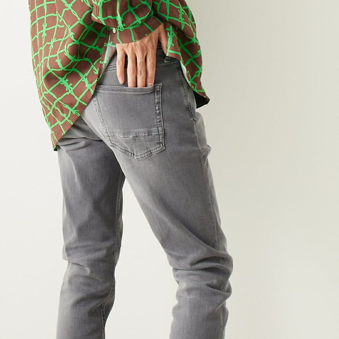 DENHAM [デンハム] スリムフィットジーンズ RAZOR [RAZOR-BLFM6YG] LIGHT GREY