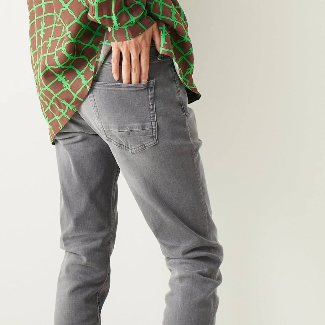 DENHAM [デンハム] スリムフィットジーンズ RAZOR [RAZOR-BLFM6YG] LIGHT GREY