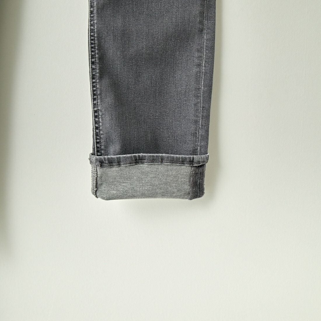 DENHAM [デンハム] スリムフィットジーンズ RAZOR [RAZOR-BLFM6YG] LIGHT GREY