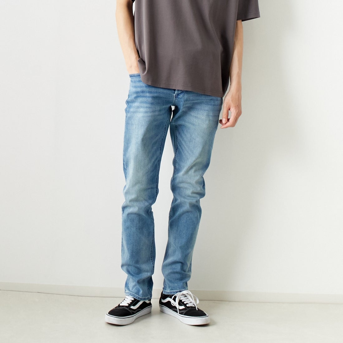 LIGHT BLUE&&モデル身長：182cm 着用サイズ：29&&
