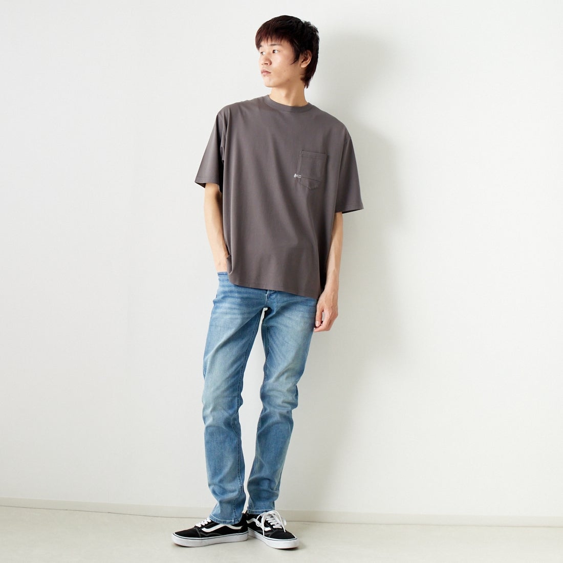 DENHAM [デンハム] スリムフィットジーンズ RAZOR [RAZOR-FMMI-CS] LIGHT BLUE &&モデル身長：182cm 着用サイズ：29&&