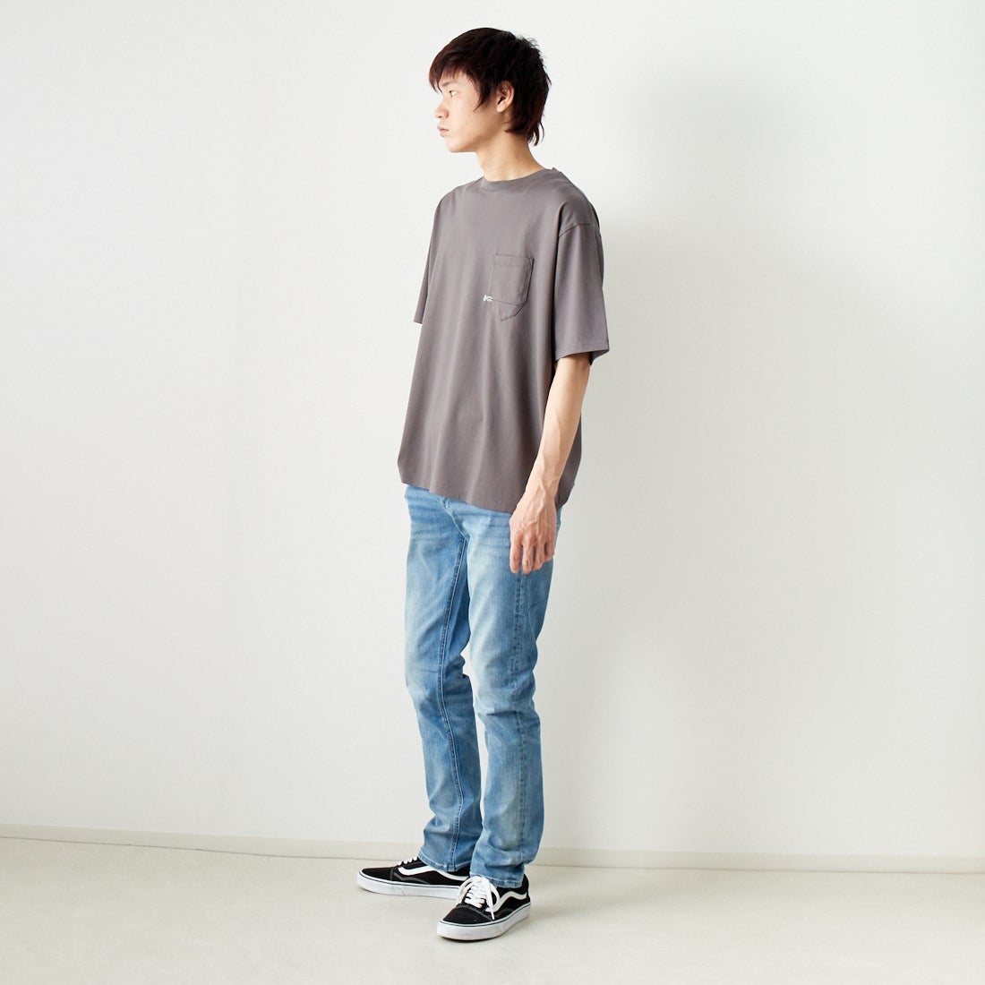 DENHAM [デンハム] スリムフィットジーンズ RAZOR [RAZOR-FMMI-CS] LIGHT BLUE &&モデル身長：182cm 着用サイズ：29&&