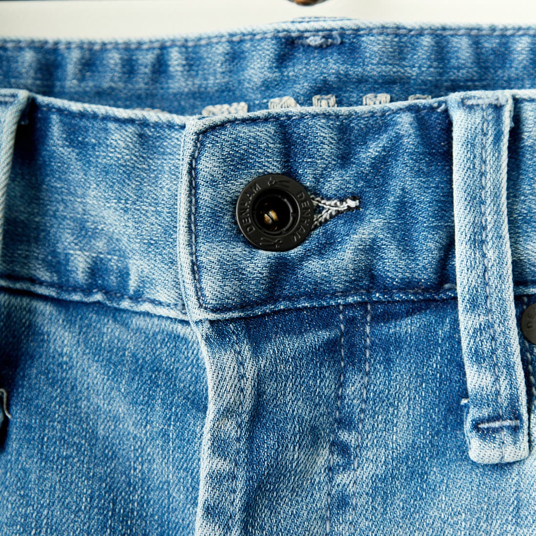 DENHAM [デンハム] スリムフィットジーンズ RAZOR [RAZOR-FMMI-CS] LIGHT BLUE