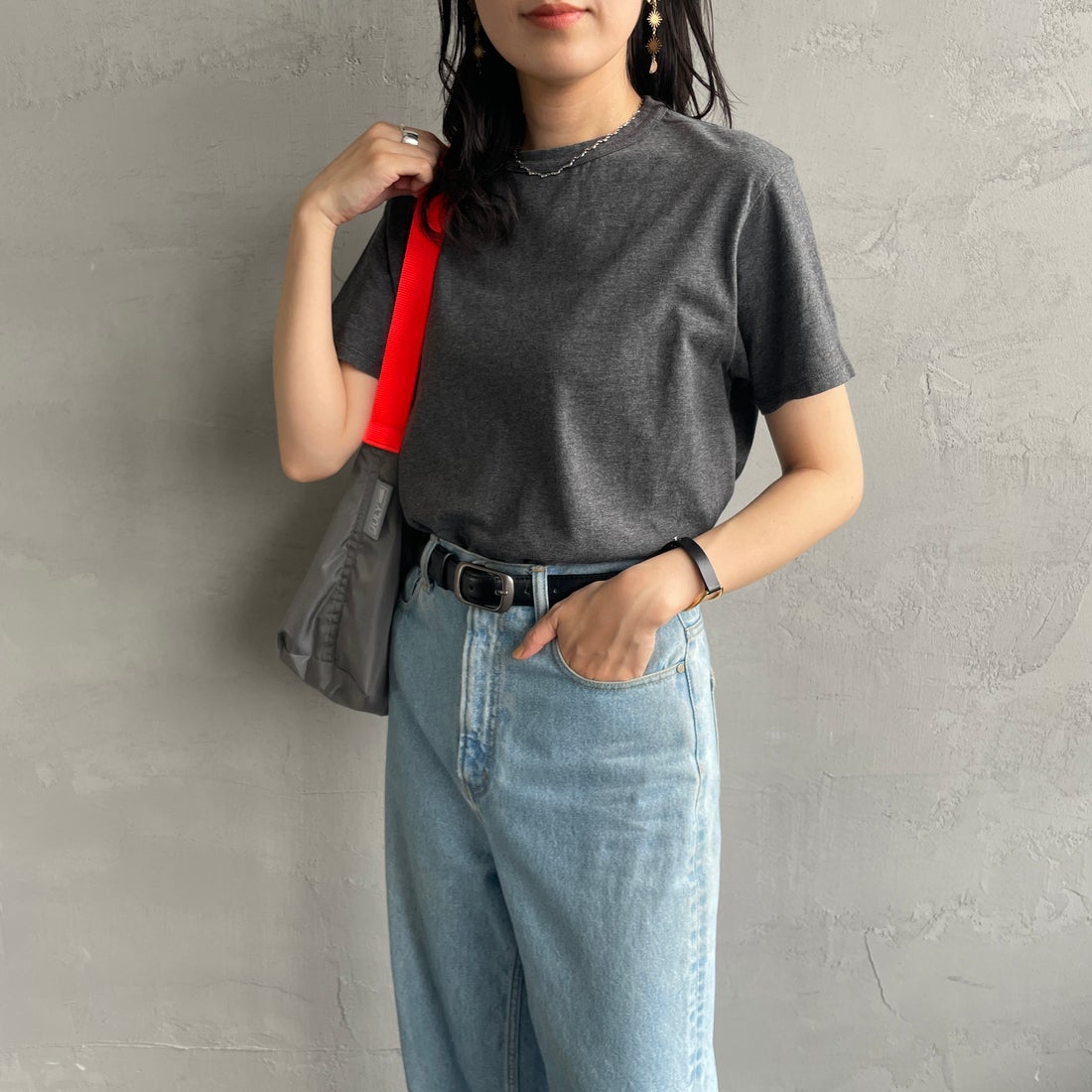 THE SHINZONE [ザ シンゾーン] コットンパックTシャツ [20SMSCU66] 05 C.GY/RE &&モデル身長：160cm 着用サイズ：F0&&