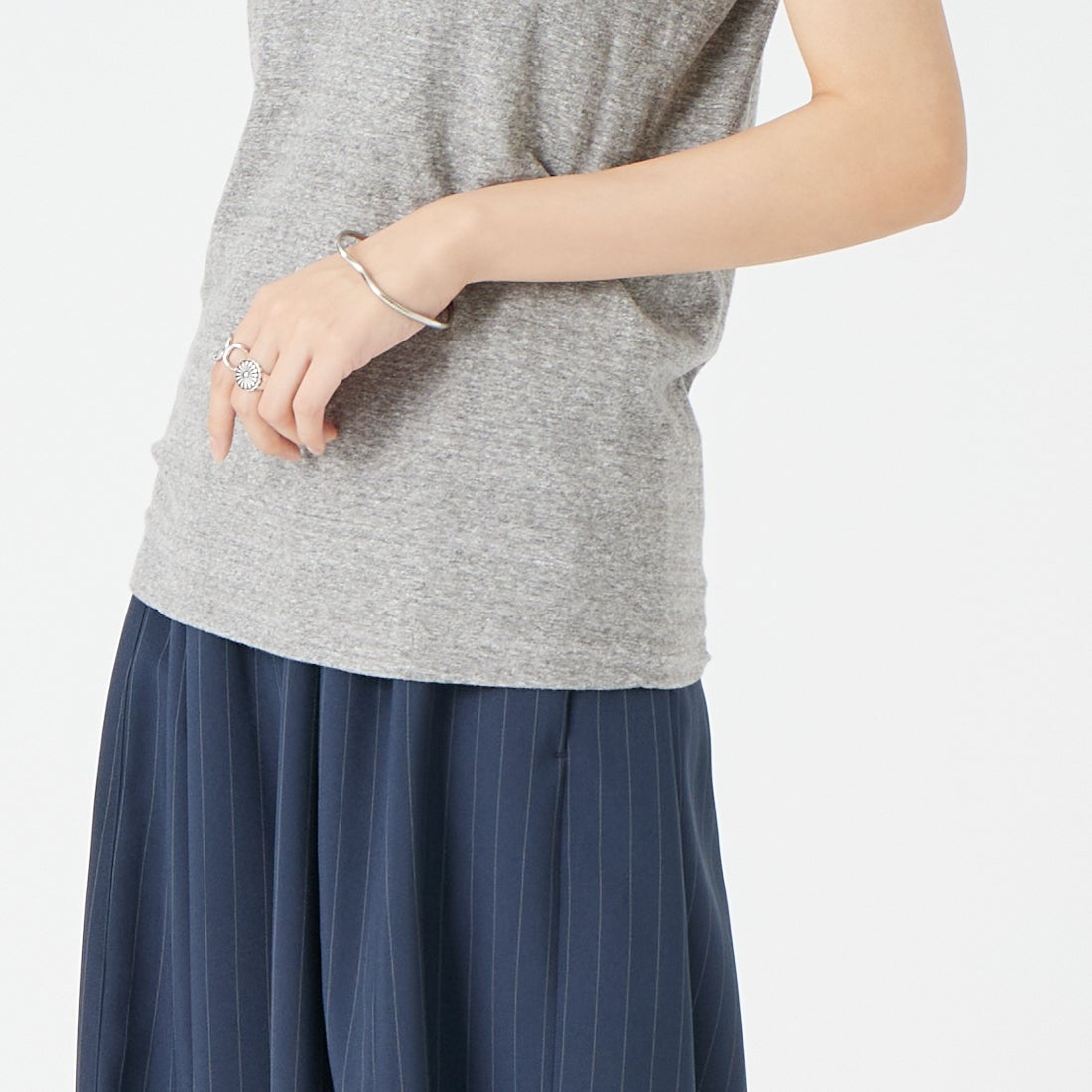 THE SHINZONE [ザ シンゾーン] コットンクルーネックTシャツ [14SMSCU22] 06 GRAY &&モデル身長：162cm 着用サイズ：F0&&